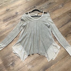 Cold shoulder gray tunic